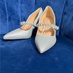 BCBGeneration Branda Silver Metallic Women’s Pump with Rhinestone Strap Size 6.5